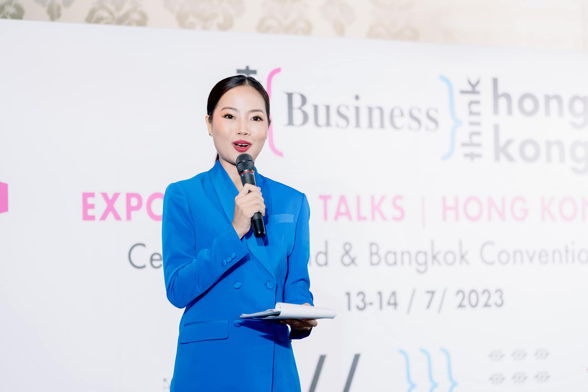 Chanika is a professional corporate emcee in bangkok who has years of experience in this industry.